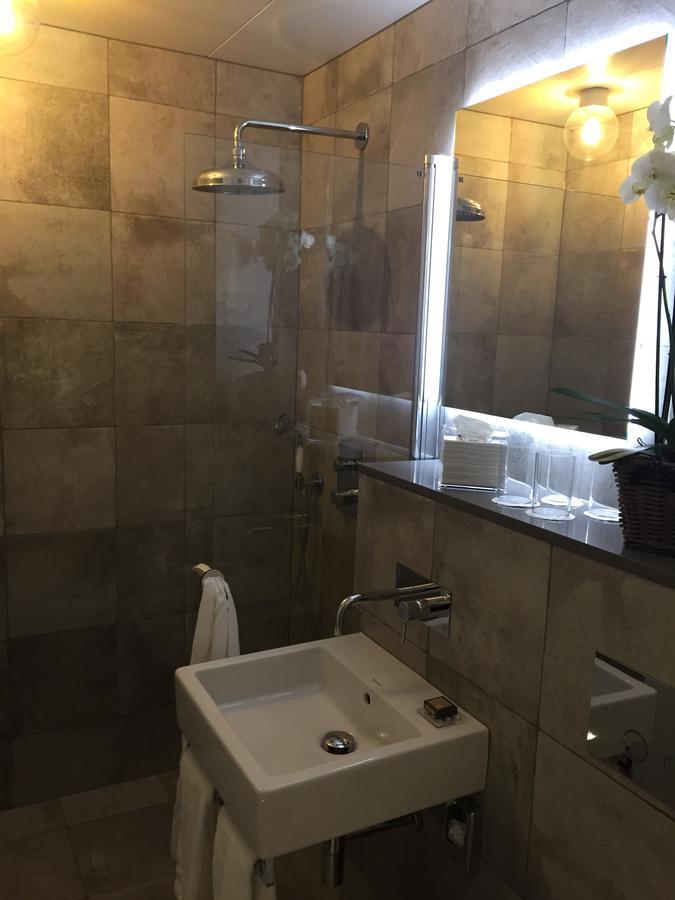Hotel Mezzo Salen  Luaran gambar