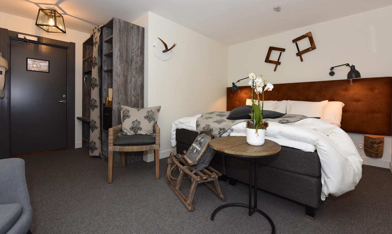 Hotel Mezzo Salen  Luaran gambar