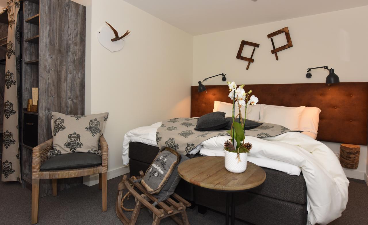 Hotel Mezzo Salen  Luaran gambar