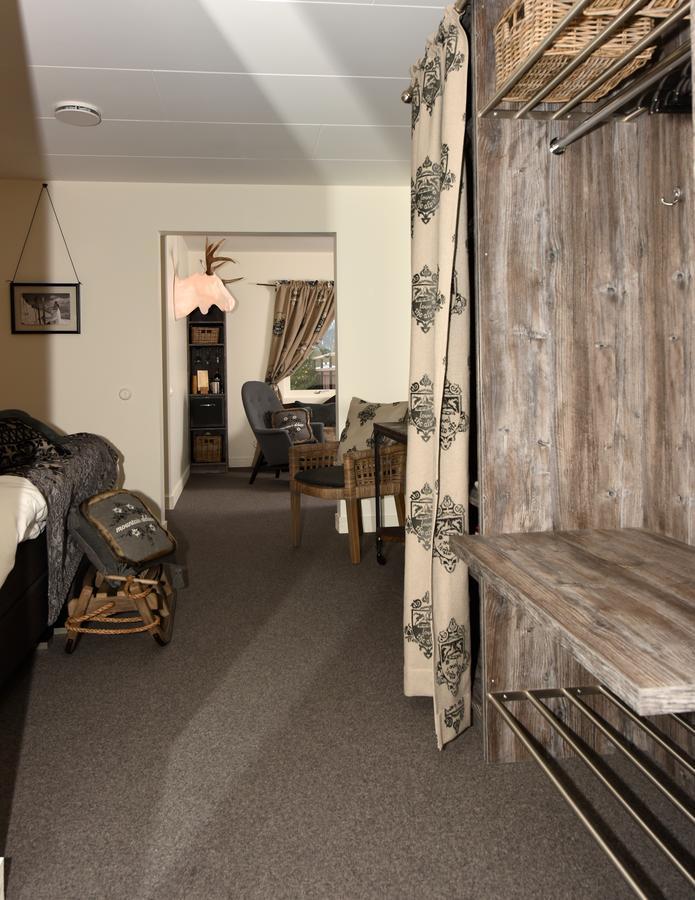 Hotel Mezzo Salen  Luaran gambar
